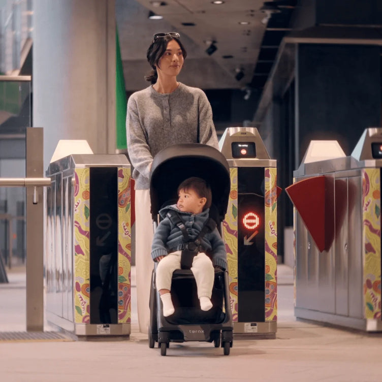 
Woman pushing the TernX stroller one-handed
